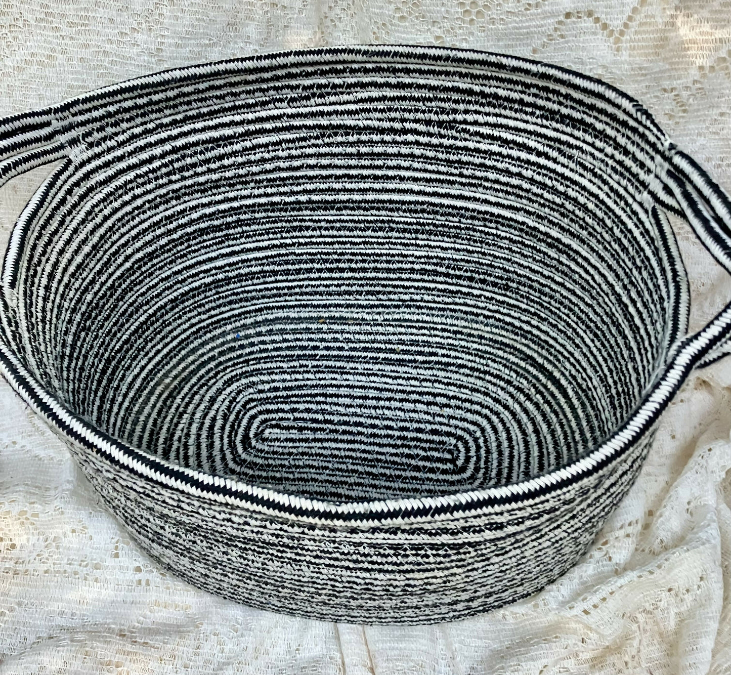 #1998 Woven Black & Whtie basket