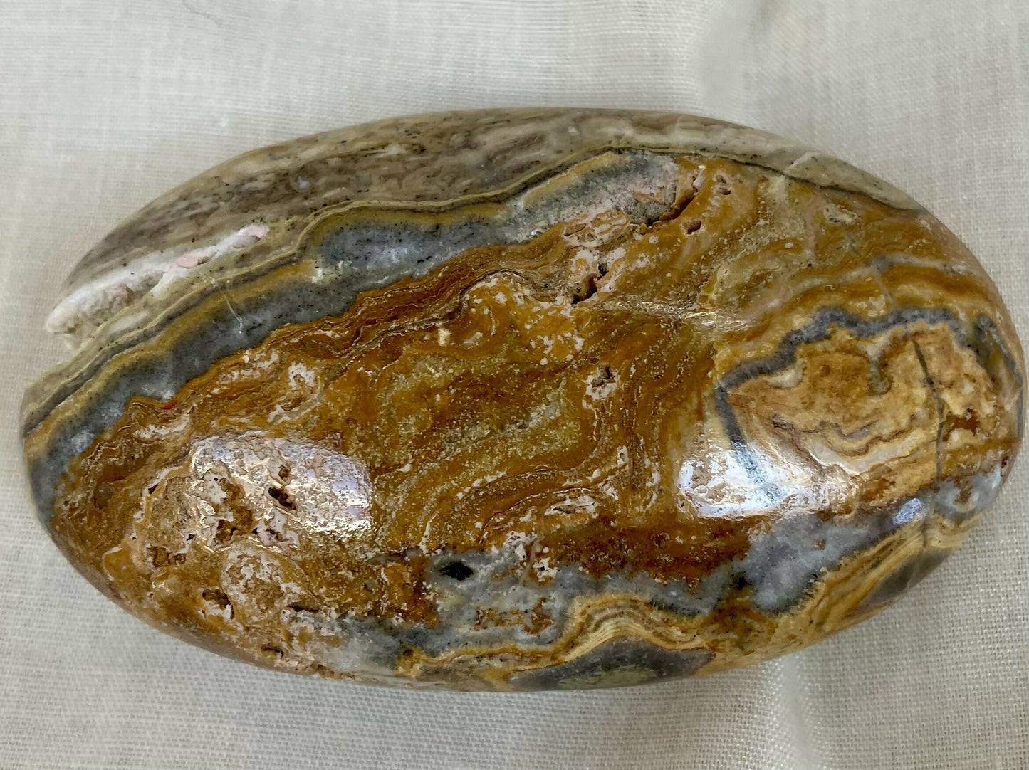#3059 3" crazy lace agate palm stone 114g