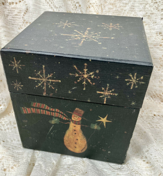 Bobs prim weathered friend's box #2810