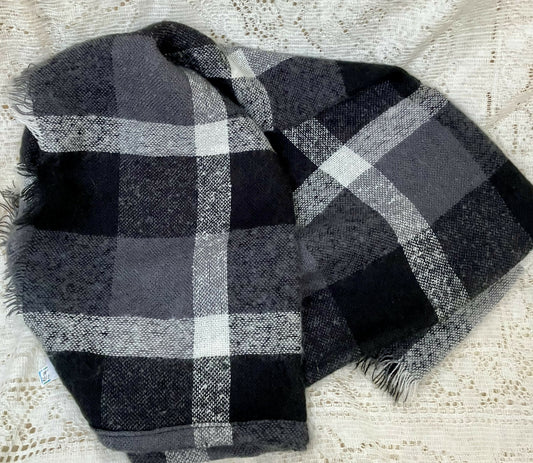 Black & gray scarf #2497