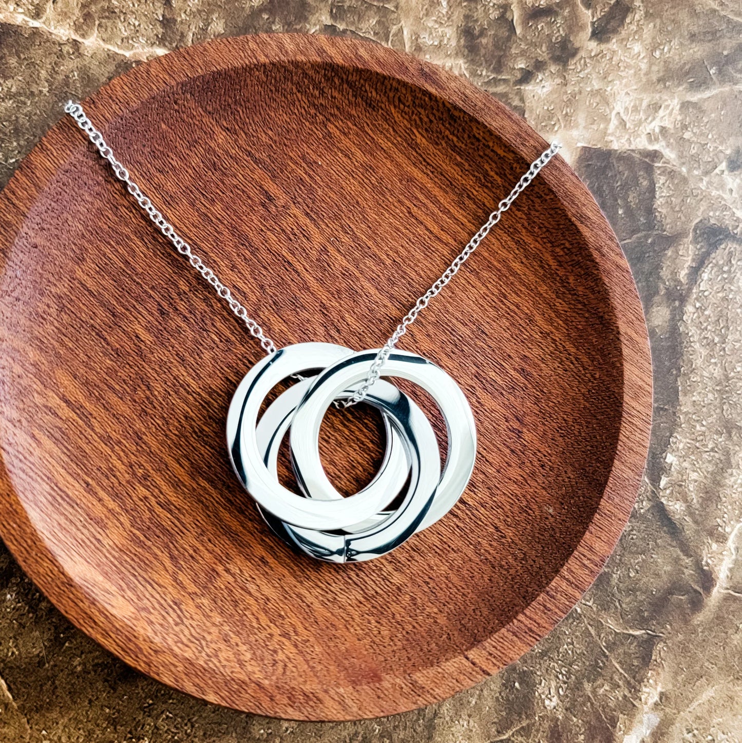 Interlocking Circle Trio Necklace