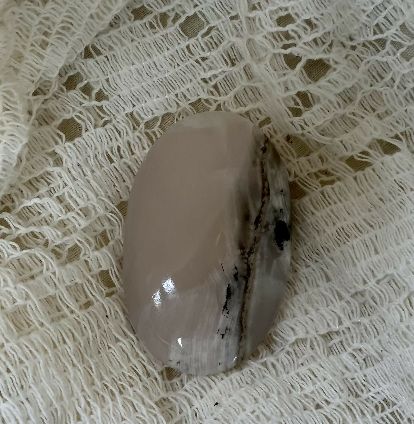 Pink UV reactive Mangano calcite palm