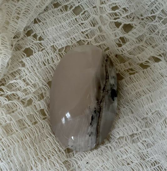 Pink UV reactive Mangano calcite palm