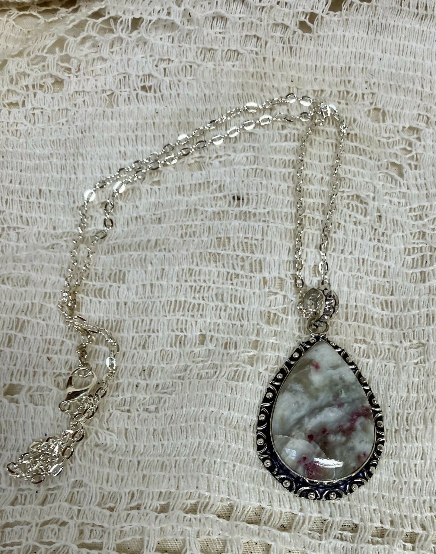 #3265 Teardrop faux gemstone necklace