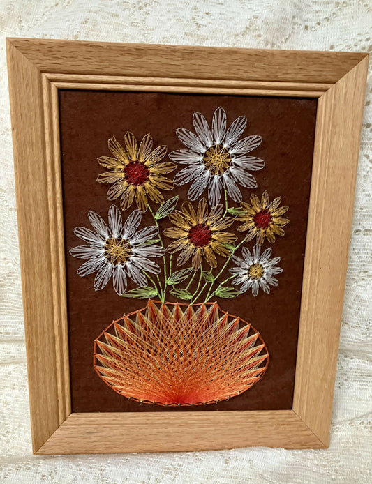 #318 Vintage 70's daisy string art