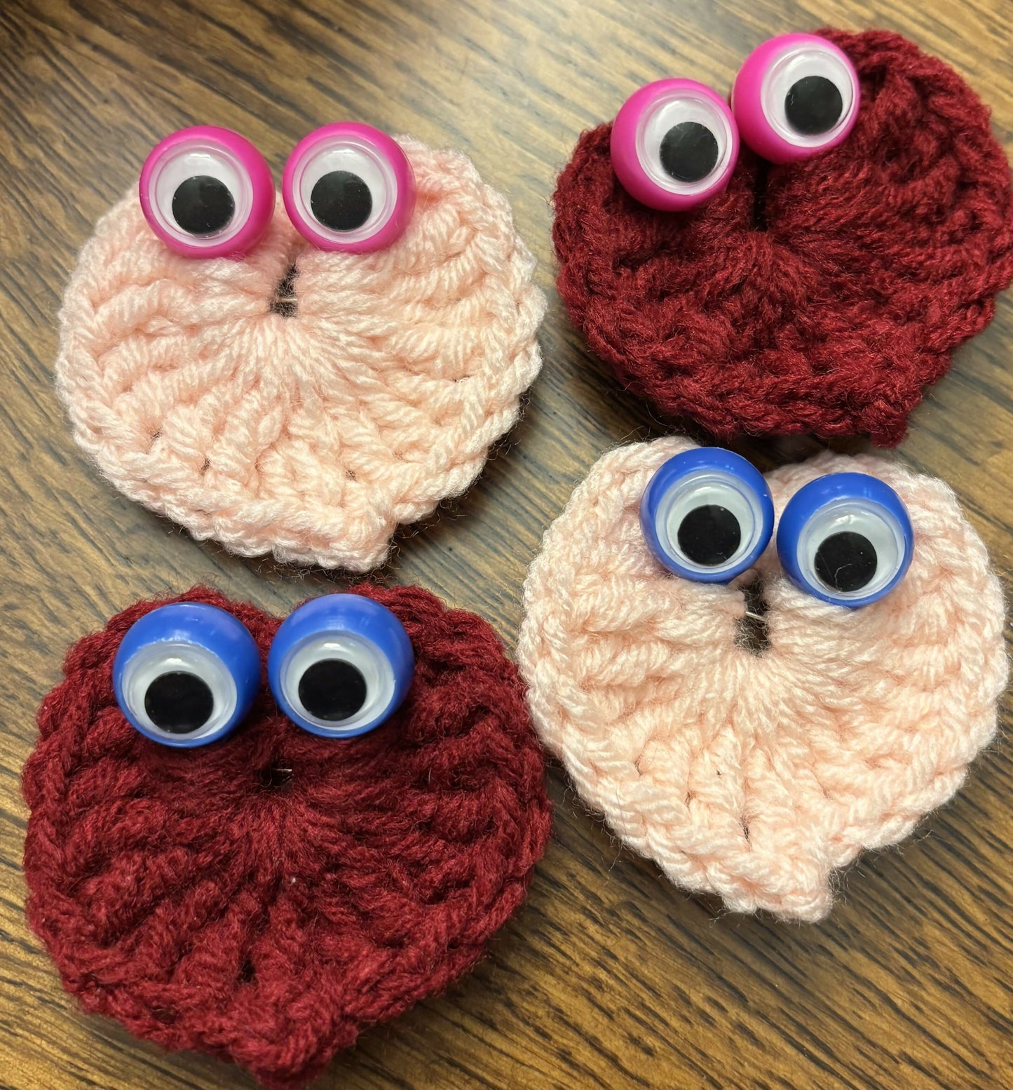 Googly heart pin