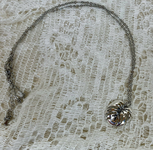 #1690 monstera leaf necklace