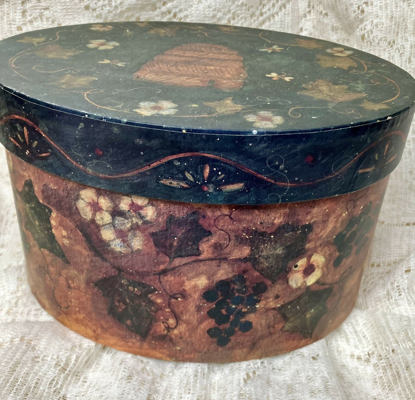 #1429 Bobs boxes oval /beehive