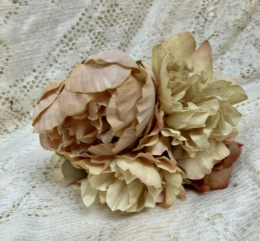 #591 Beige flower bunch