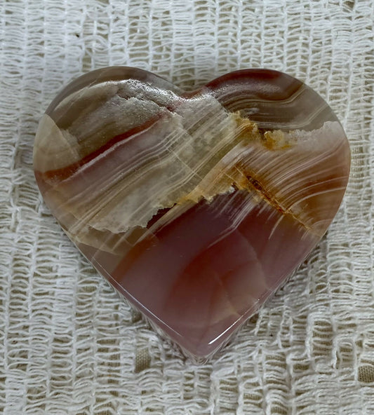 #3046 Pink Banded Onyx heart 90 gr
