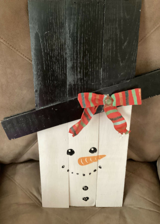 Scarecrow / Snowman pallet porch sign