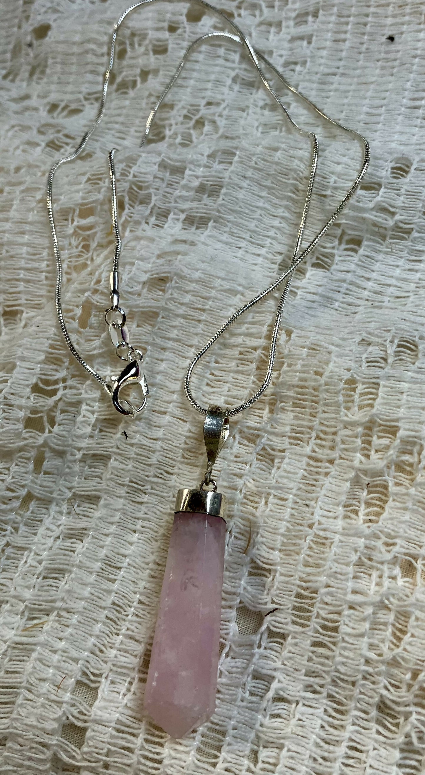 #996 Rose quartz pendant necklace