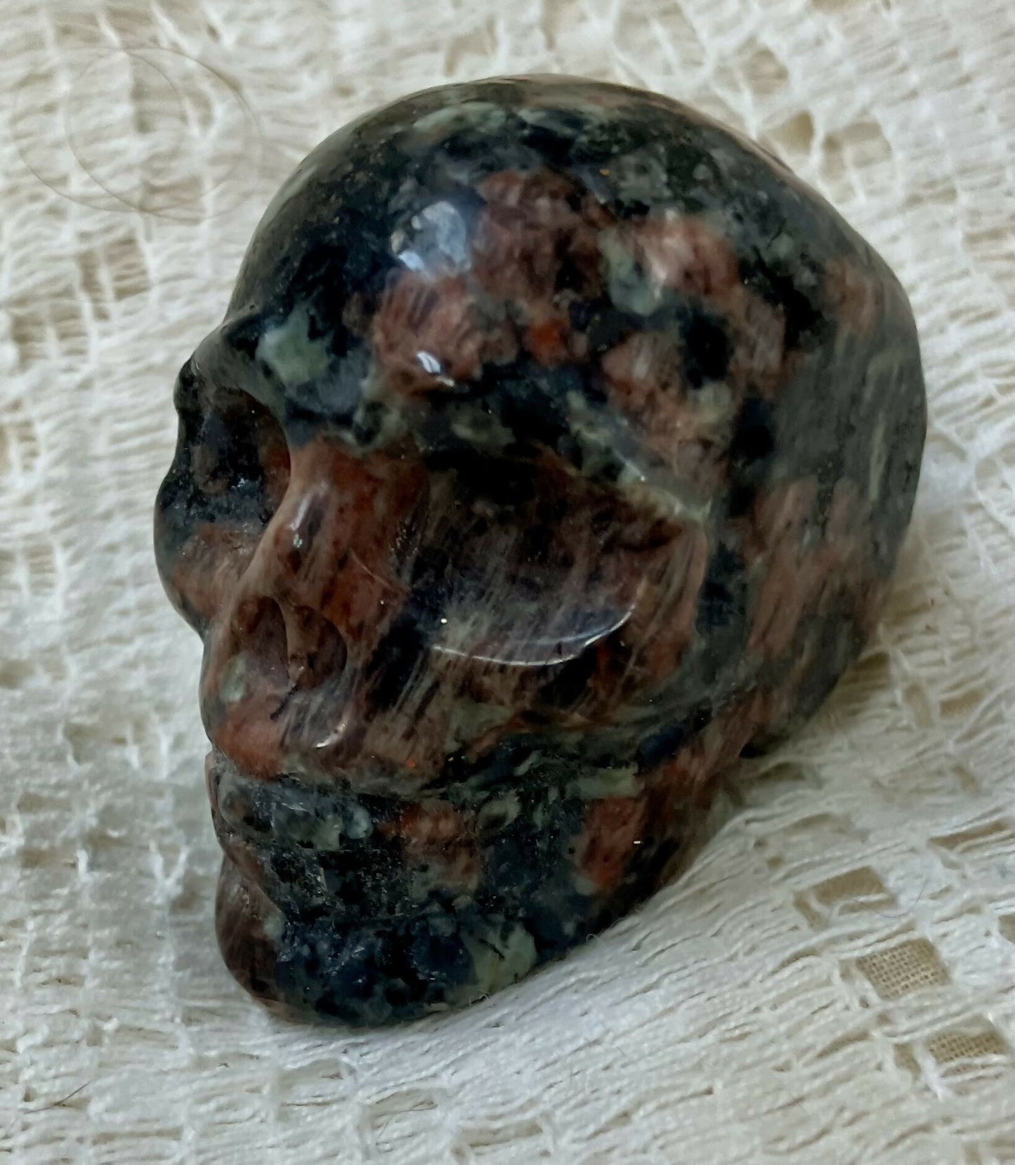 #3192 Granite skull 1 1/2"