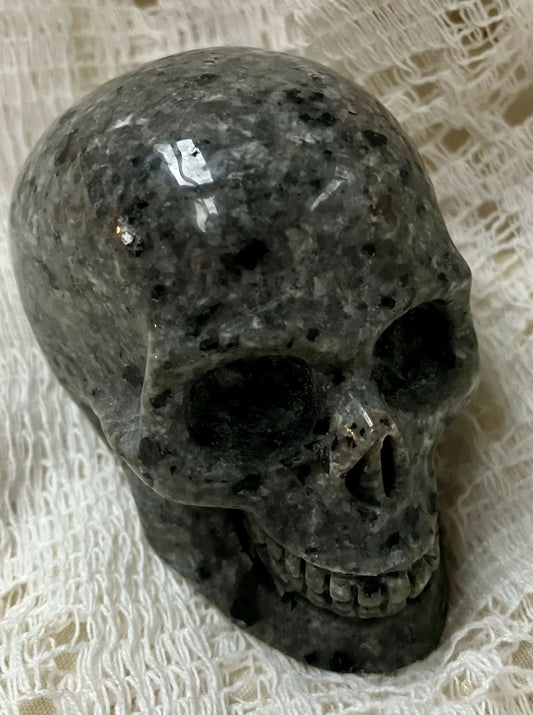 #3147 2" UV reactive Yooper lite skull 168gr
