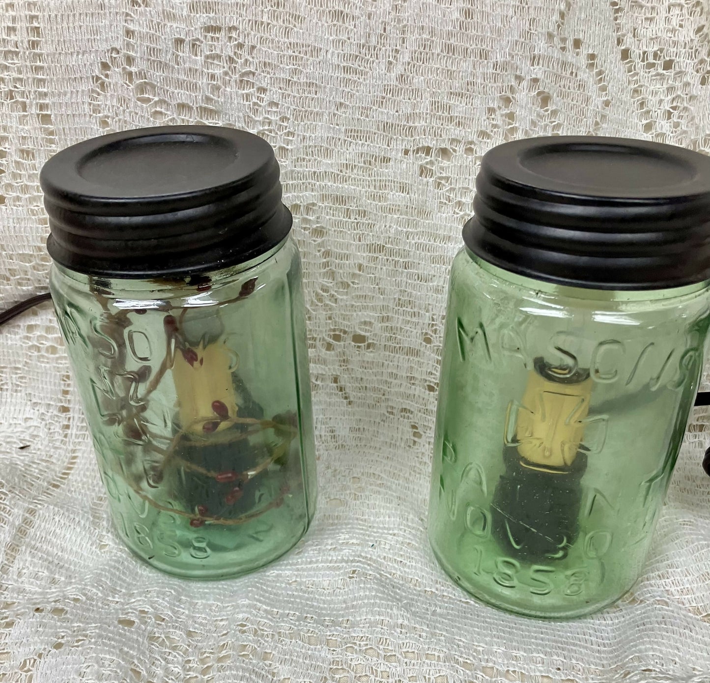 #3052 Prim flicker candle in jar