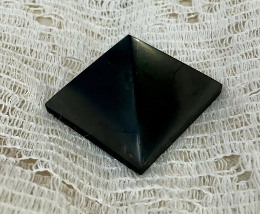 3cm Shungite pyramid #2728