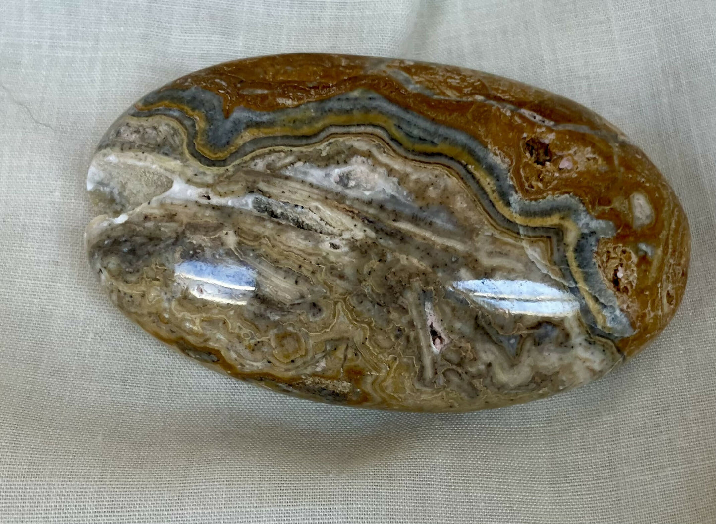 #3059 3" crazy lace agate palm stone 114g
