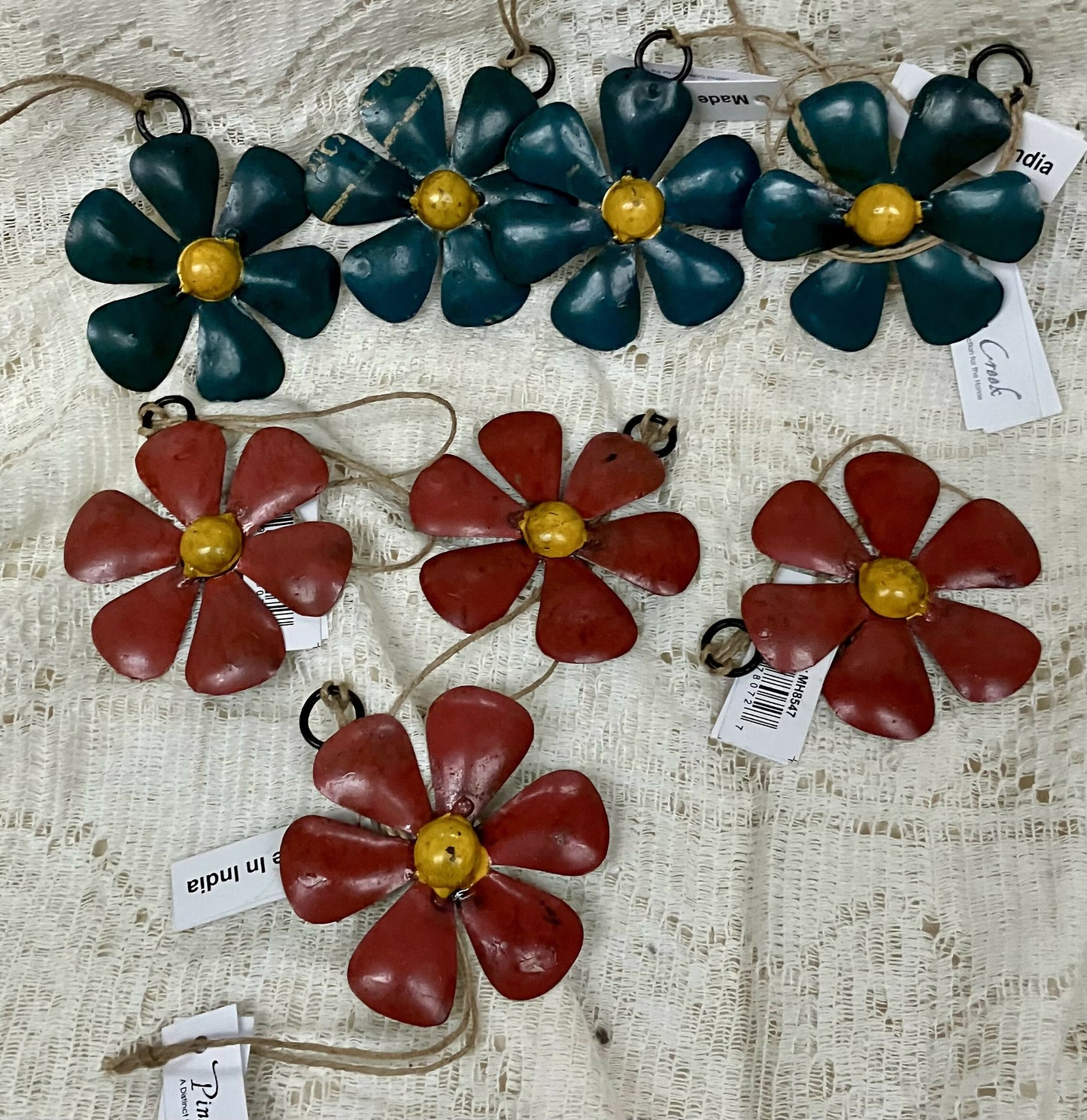 #3174 Hanging metal daisy