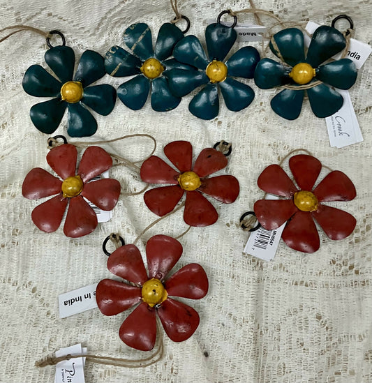 #3174 Hanging metal daisy